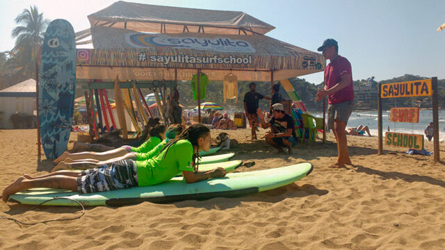 Lesson-surf-beach-sayulita-surfing