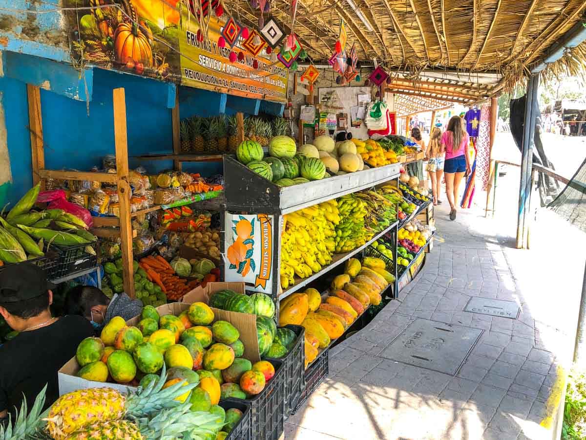 fruit-veg-stand-sayulita